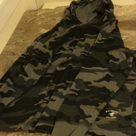 Boys size large camo long sleeve - Picture 1 of 2